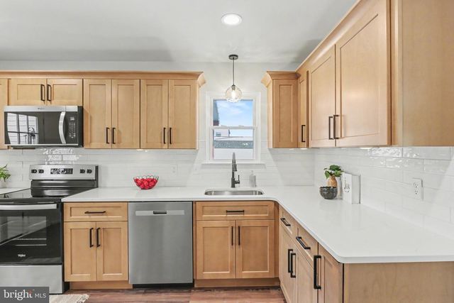 640 HARVEST DR, Harrisburg, PA 17111