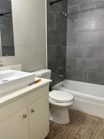 1910 Westridge DR B, Austin, TX 78704