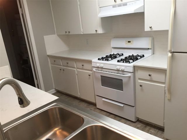 1910 Westridge DR B, Austin, TX 78704