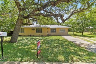1214 Oak ST, Burnet, TX 78611