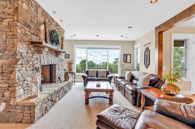 52 Waterside Drive SE, Cartersville, GA 30121