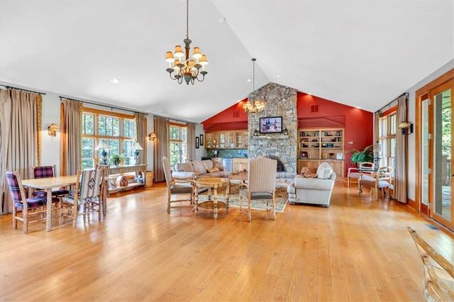 52 Waterside Drive SE, Cartersville, GA 30121