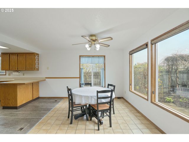 325 Sw 12TH Ave, Canby, OR 97013