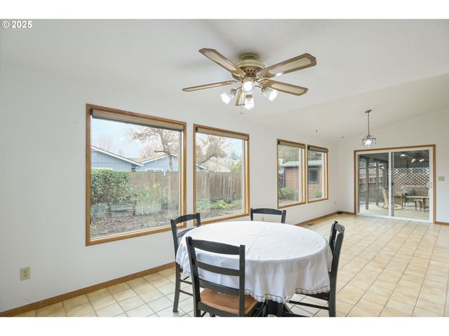 325 Sw 12TH Ave, Canby, OR 97013