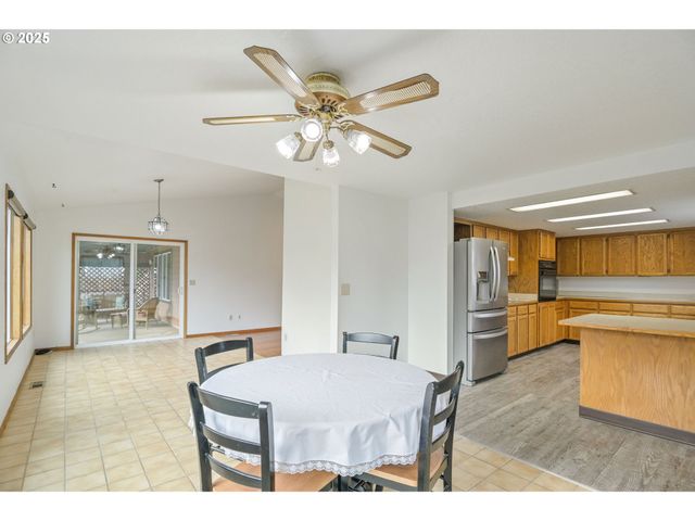 325 Sw 12TH Ave, Canby, OR 97013