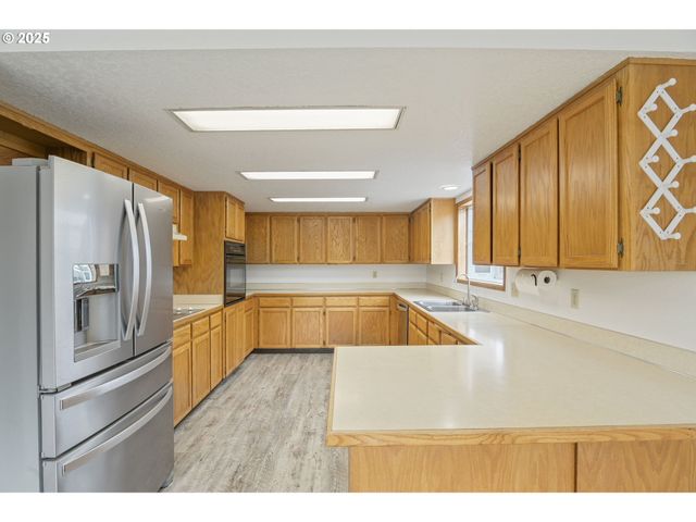 325 Sw 12TH Ave, Canby, OR 97013