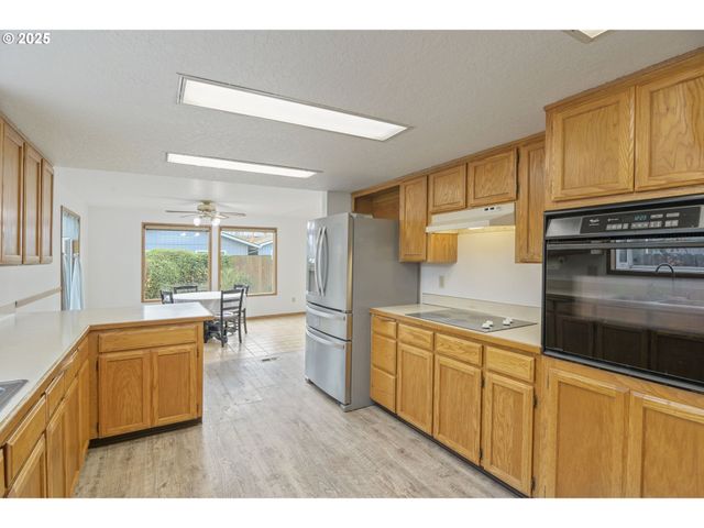 325 Sw 12TH Ave, Canby, OR 97013