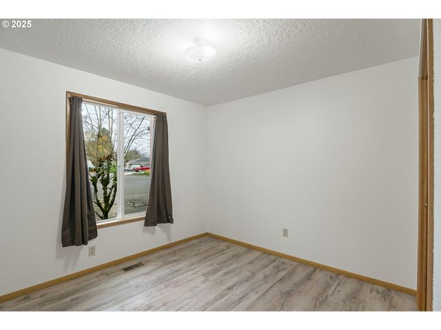 325 Sw 12TH Ave, Canby, OR 97013