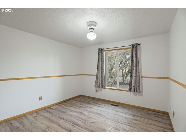 325 Sw 12TH Ave, Canby, OR 97013