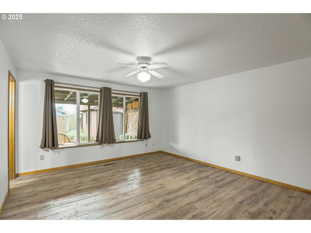 325 Sw 12TH Ave, Canby, OR 97013