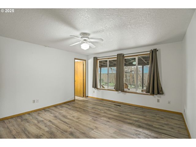 325 Sw 12TH Ave, Canby, OR 97013