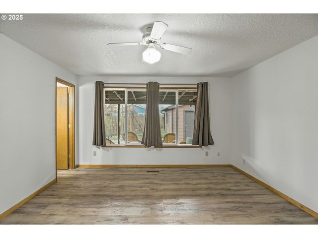 325 Sw 12TH Ave, Canby, OR 97013