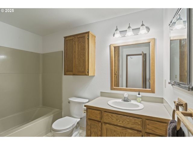 325 Sw 12TH Ave, Canby, OR 97013