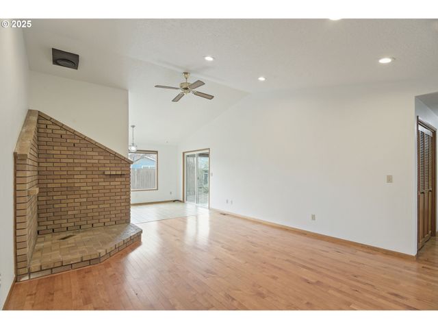 325 Sw 12TH Ave, Canby, OR 97013