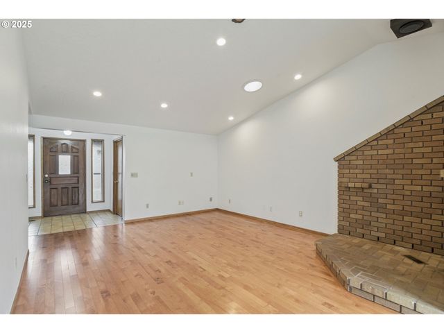 325 Sw 12TH Ave, Canby, OR 97013