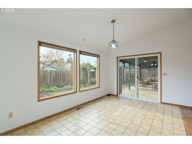 325 Sw 12TH Ave, Canby, OR 97013