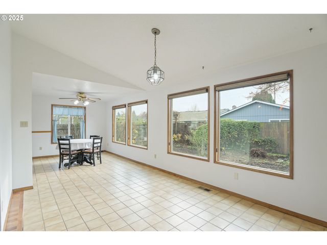 325 Sw 12TH Ave, Canby, OR 97013