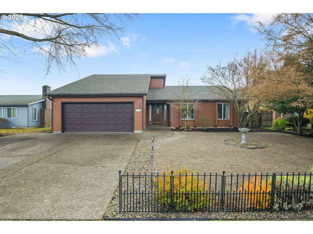 325 Sw 12TH Ave, Canby, OR 97013