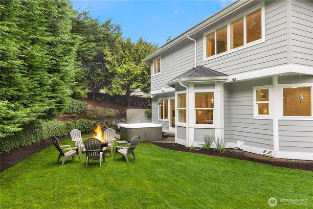 8841 SE 37th Street, Mercer Island, WA 98040