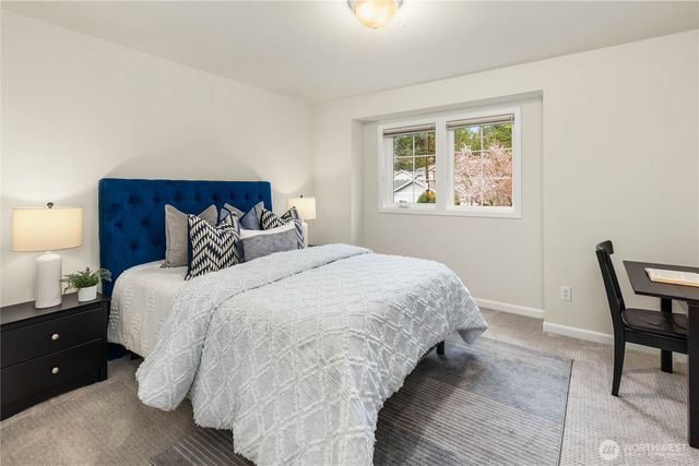 8841 SE 37th Street, Mercer Island, WA 98040