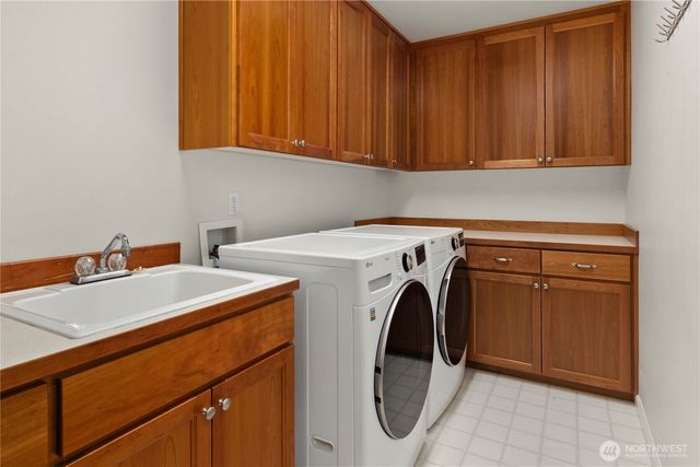 8841 SE 37th Street, Mercer Island, WA 98040