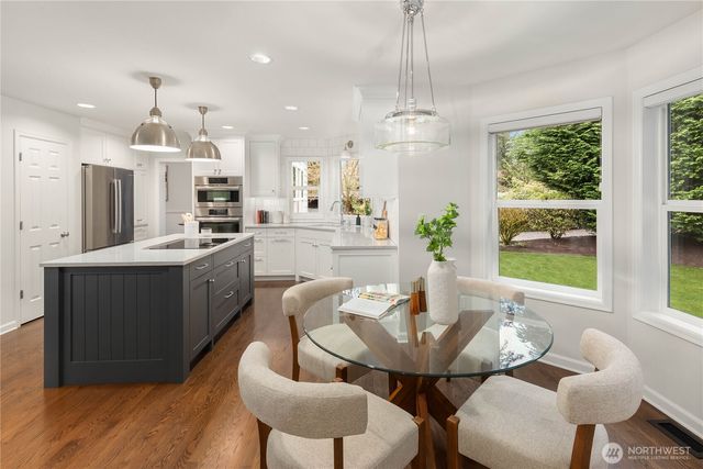 8841 SE 37th Street, Mercer Island, WA 98040