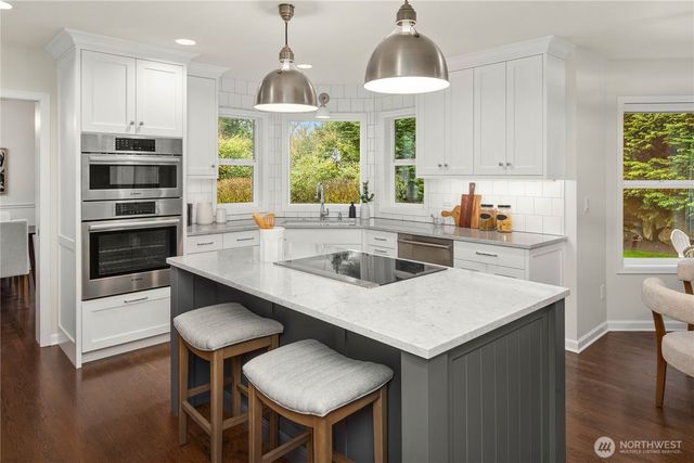 8841 SE 37th Street, Mercer Island, WA 98040