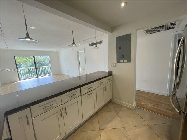 1650 NE 115th St 311, Miami, FL 33181