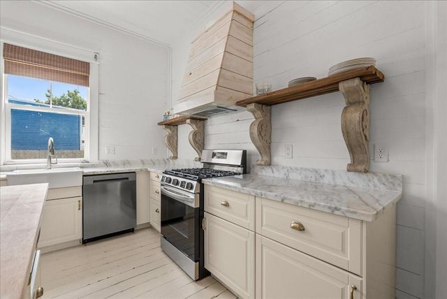 4201 Avenue R, Galveston, TX 77550