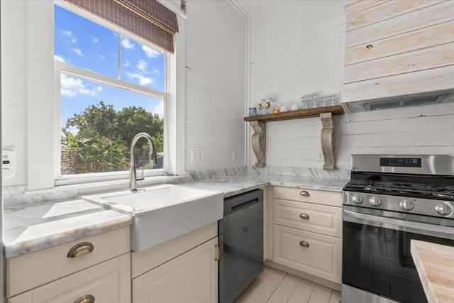 4201 Avenue R, Galveston, TX 77550
