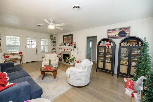 1307 Sycamore Ave, Modesto, CA 95350