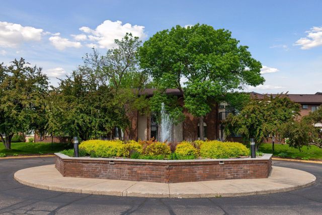 7320 York Avenue S 2112, Edina, MN 55435