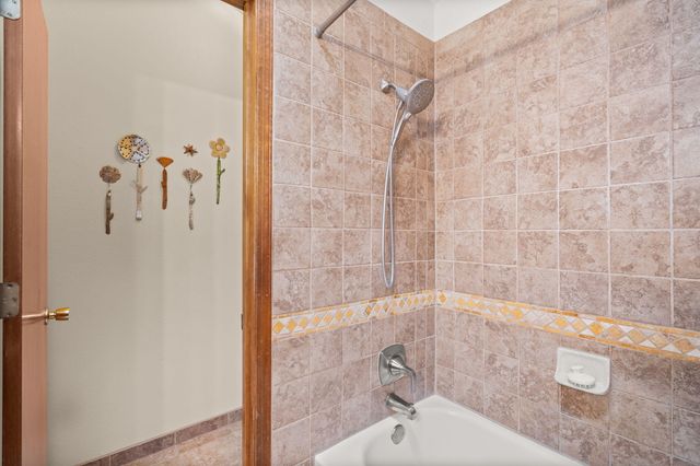 5501 Kachina Street NW, Albuquerque, NM 87120