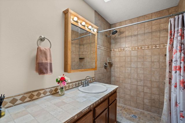 5501 Kachina Street NW, Albuquerque, NM 87120