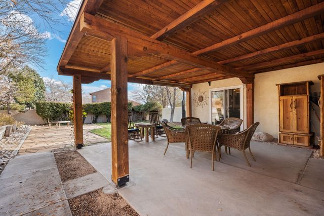 5501 Kachina Street NW, Albuquerque, NM 87120