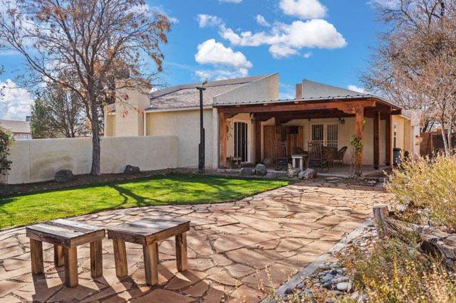 5501 Kachina Street NW, Albuquerque, NM 87120