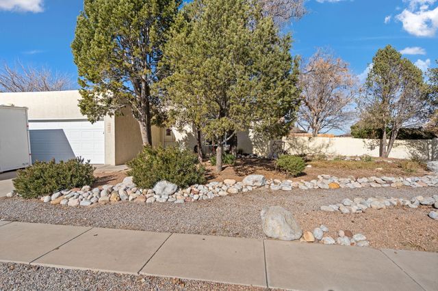 5501 Kachina Street NW, Albuquerque, NM 87120