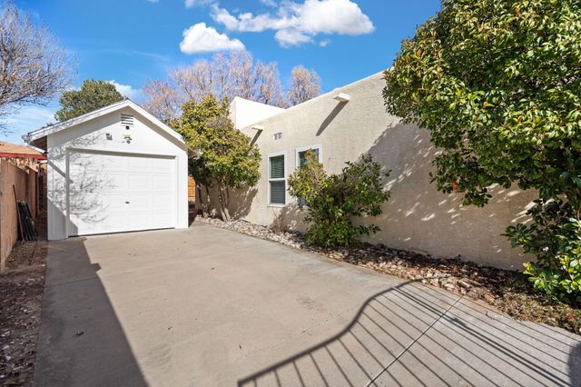 5501 Kachina Street NW, Albuquerque, NM 87120