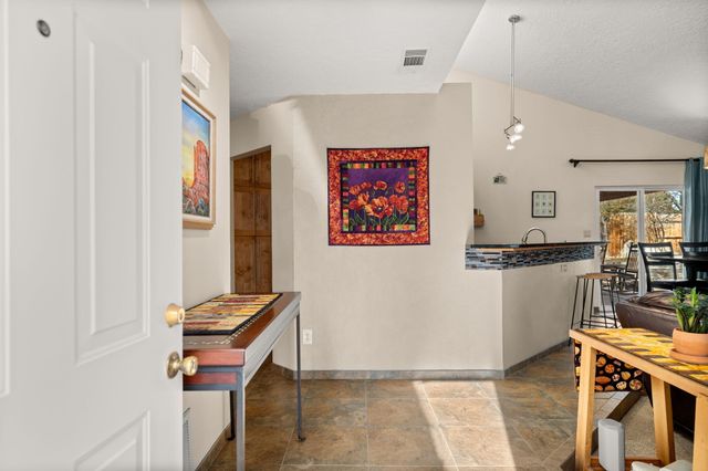 5501 Kachina Street NW, Albuquerque, NM 87120