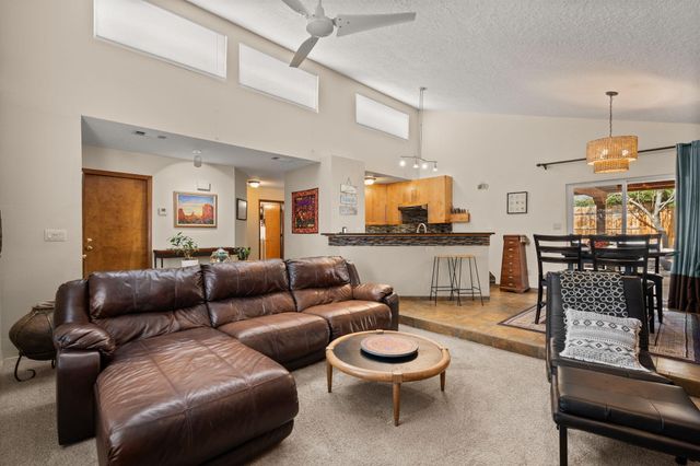 5501 Kachina Street NW, Albuquerque, NM 87120