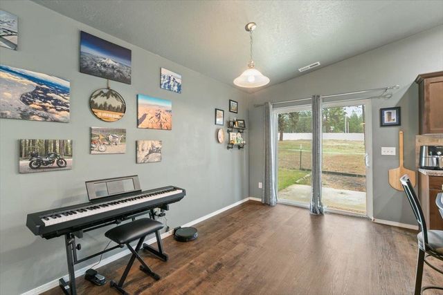 6318 Jenna Dr, Nine Mile Falls, WA 99026