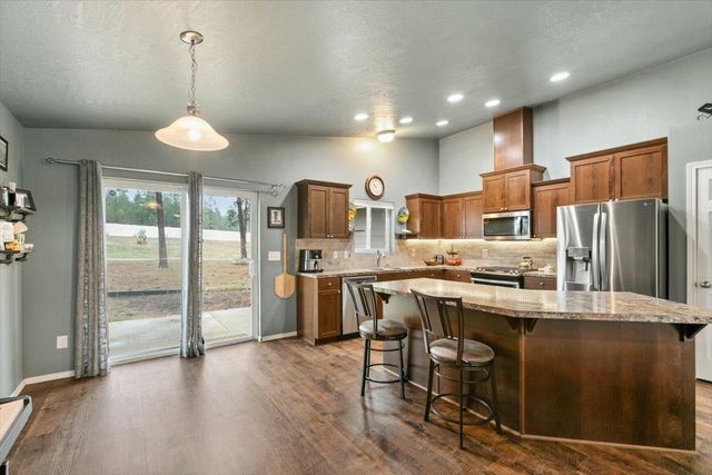 6318 Jenna Dr, Nine Mile Falls, WA 99026