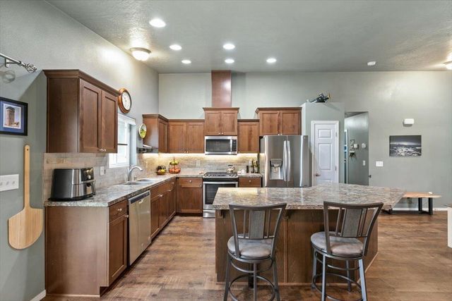 6318 Jenna Dr, Nine Mile Falls, WA 99026