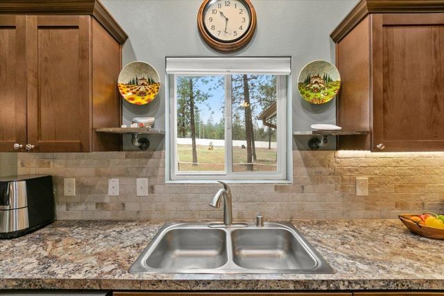 6318 Jenna Dr, Nine Mile Falls, WA 99026