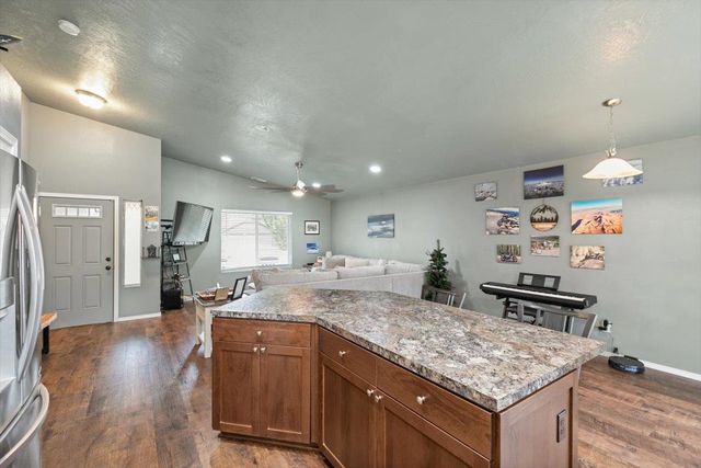 6318 Jenna Dr, Nine Mile Falls, WA 99026