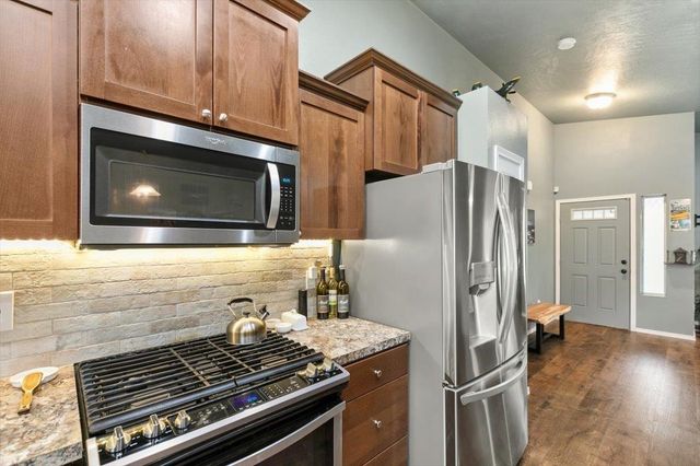 6318 Jenna Dr, Nine Mile Falls, WA 99026