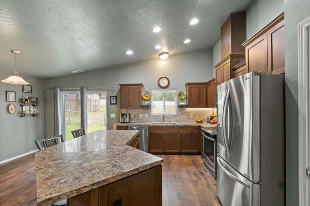 6318 Jenna Dr, Nine Mile Falls, WA 99026