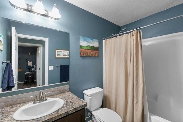 6318 Jenna Dr, Nine Mile Falls, WA 99026