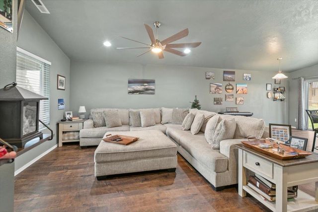 6318 Jenna Dr, Nine Mile Falls, WA 99026