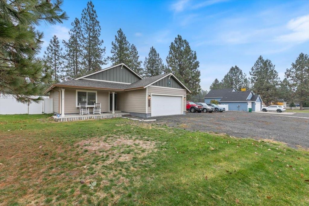 6318 Jenna Dr, Nine Mile Falls, WA 99026